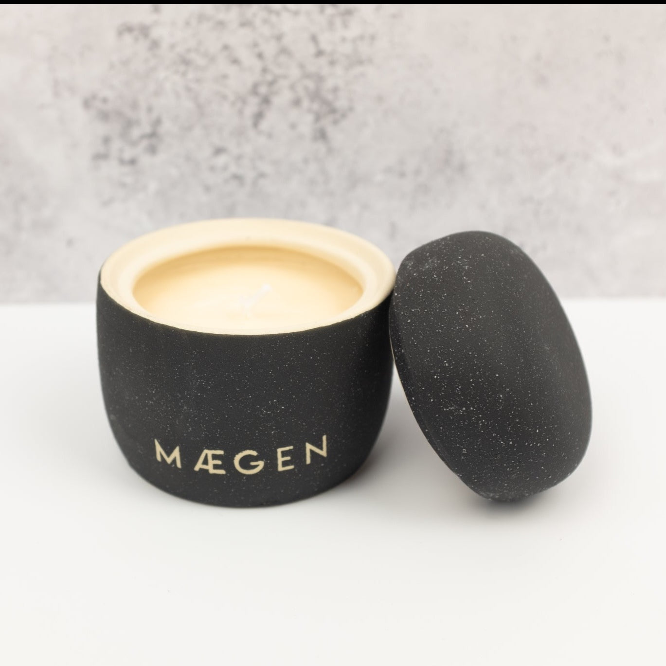 MÆGEN Lykke Candle - Black Iris & Leather